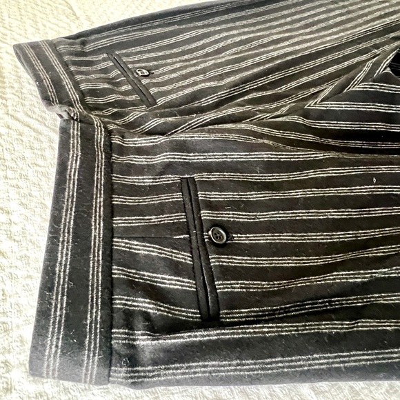 Ralph Lauren Purple Label 100% Wool Pinstripe wide leg pant. Size 4. - Picture 9 of 12